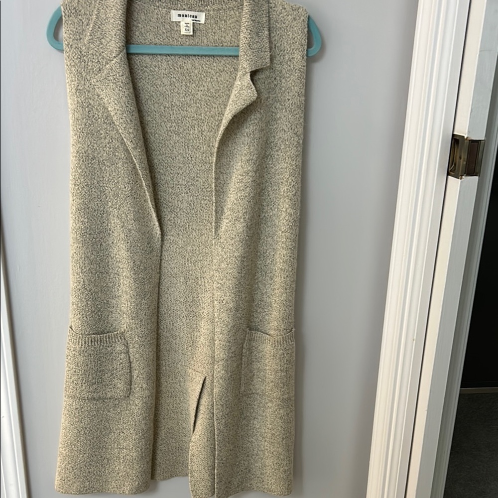Monteau Cream Sleeveless Vest